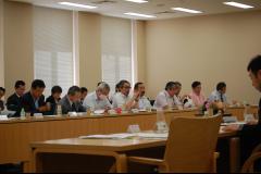 会議の様子　支部長の先生方