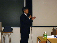 講演される佐藤淳一先生　