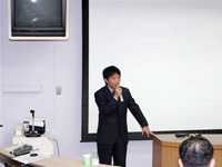 ご講演中の坪田先生