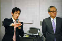 質疑応答に答える小林・下田両教授