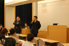 ご講演される佐々木学部助手