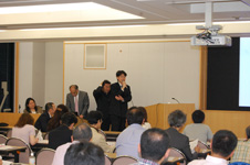ご講演される中村准教授